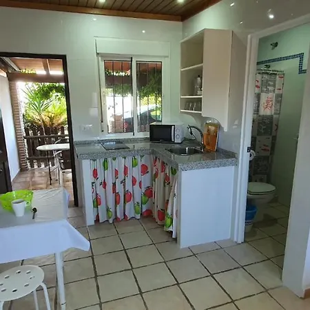 Estudios Con Piscina Compartida En Conil. *