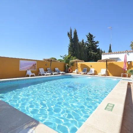 Estudios Con Piscina Compartida En Conil. *