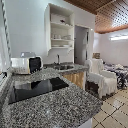 Estudios Con Piscina Compartida En Conil.